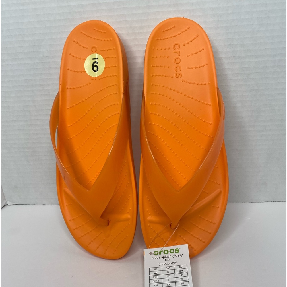 Crocs Women's Splash Glossy Thong Flip Flops Orange. Cupped foot bed. Size 9